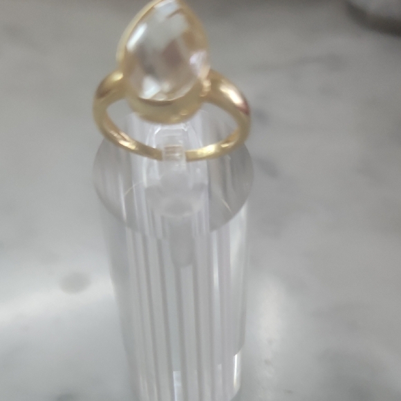 Elegant Gold Teardrop Ring - Picture 2 of 4